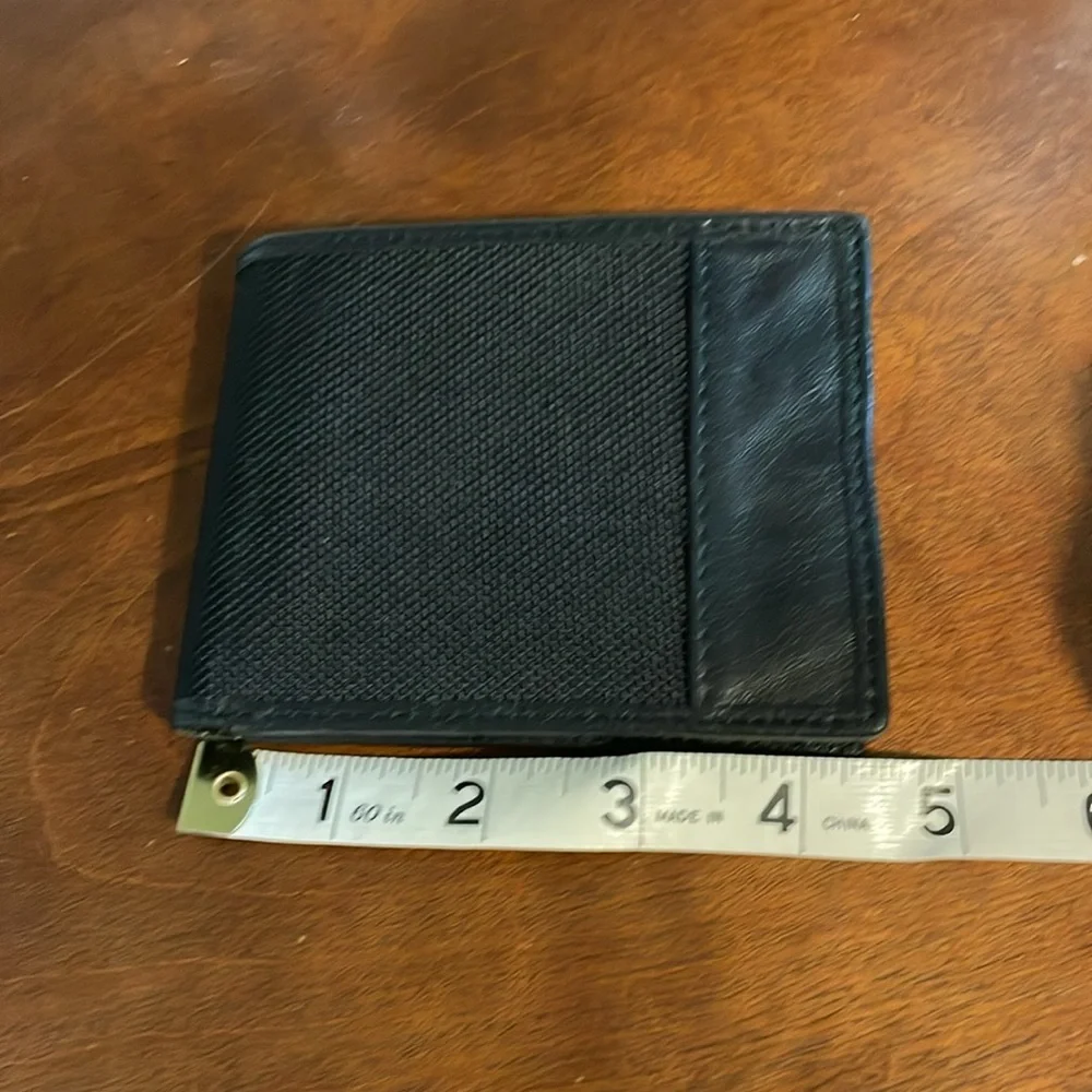 Travelon Genuine Leather Men’s Black Rugged Fold Wallet